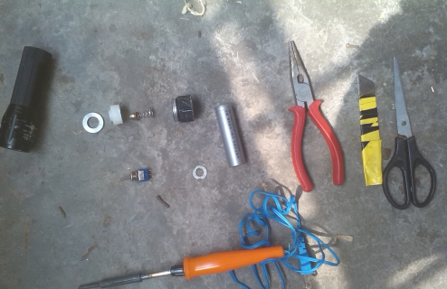 手電筒維修工具和材料